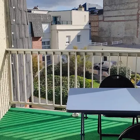 Avec Terrasse Sur Le Port