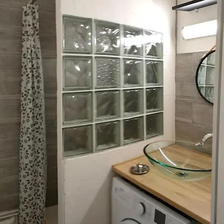 Avec Terrasse Sur Le Port *